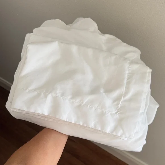 Amazon Basics Queen White Bedding Set - Picture 6 of 6